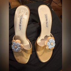 Preowned mint patented leather bare backs by Charles David; size 8.